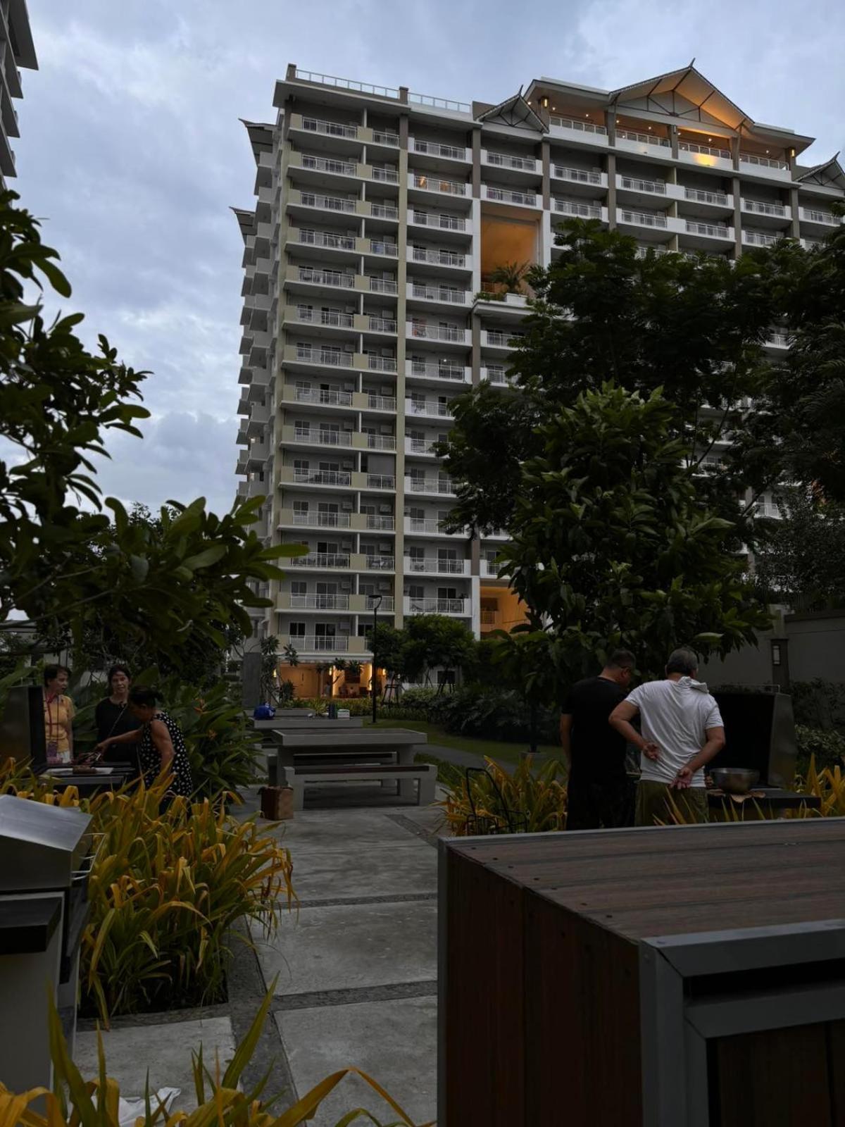 2 Bedroom Condo Unit Near Sm Bf & Naia At The Atherton By Dmci With 2 Balcony Paranaque City Екстериор снимка