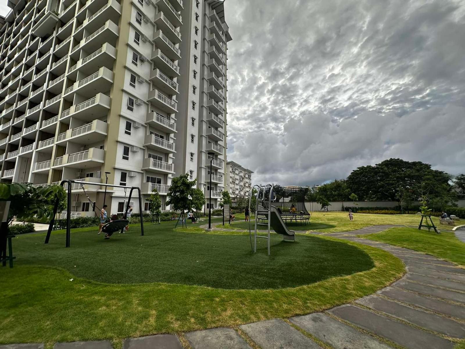 2 Bedroom Condo Unit Near Sm Bf & Naia At The Atherton By Dmci With 2 Balcony Paranaque City Екстериор снимка
