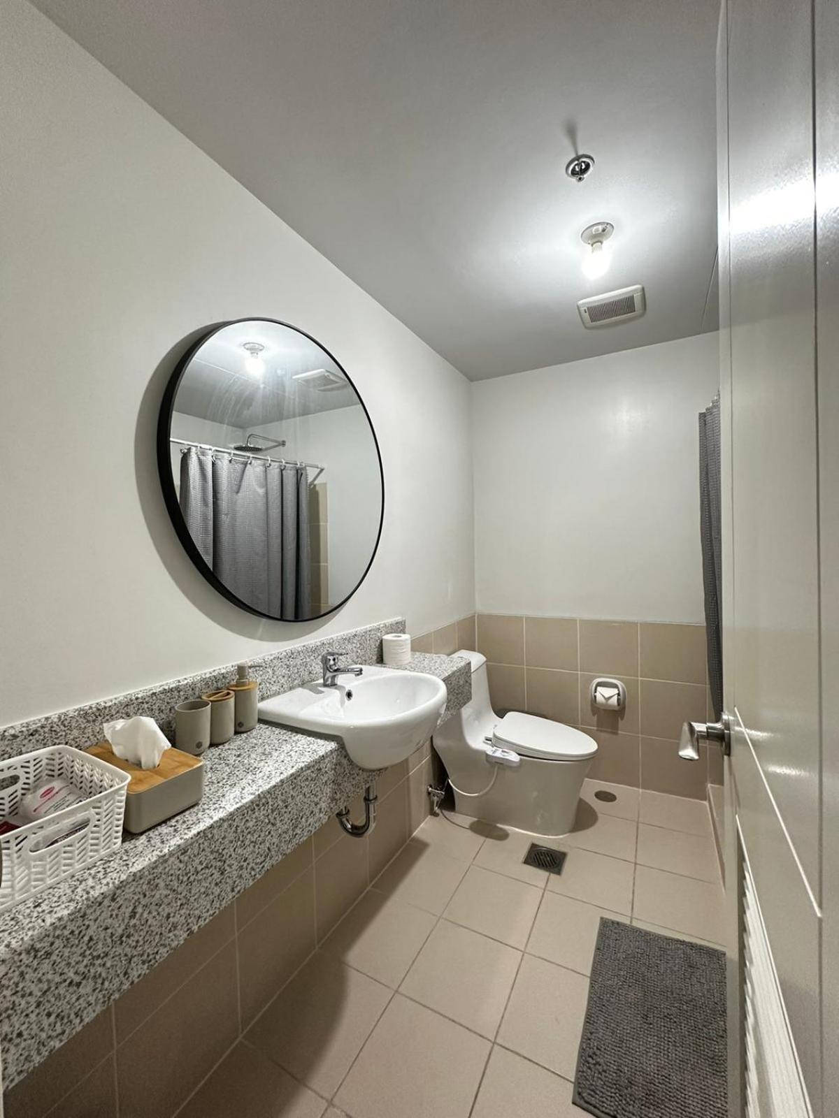 2 Bedroom Condo Unit Near Sm Bf & Naia At The Atherton By Dmci With 2 Balcony Paranaque City Екстериор снимка