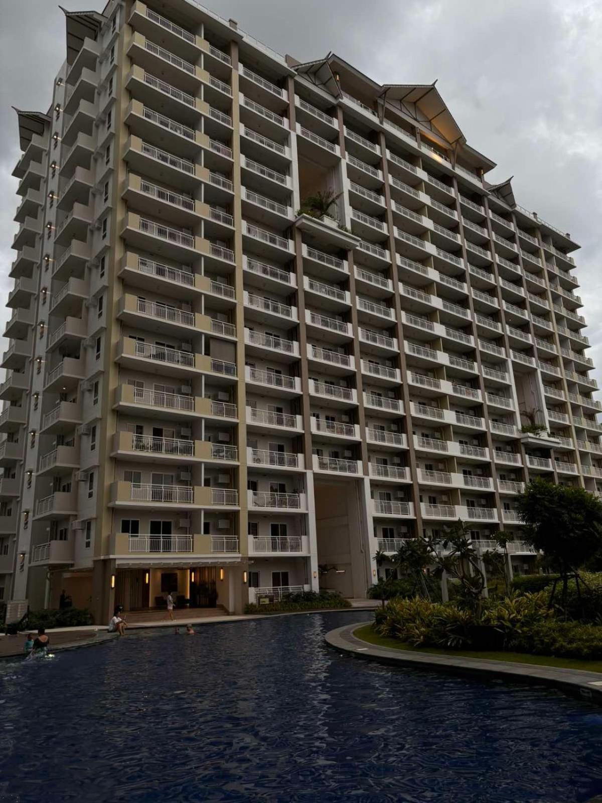 2 Bedroom Condo Unit Near Sm Bf & Naia At The Atherton By Dmci With 2 Balcony Paranaque City Екстериор снимка