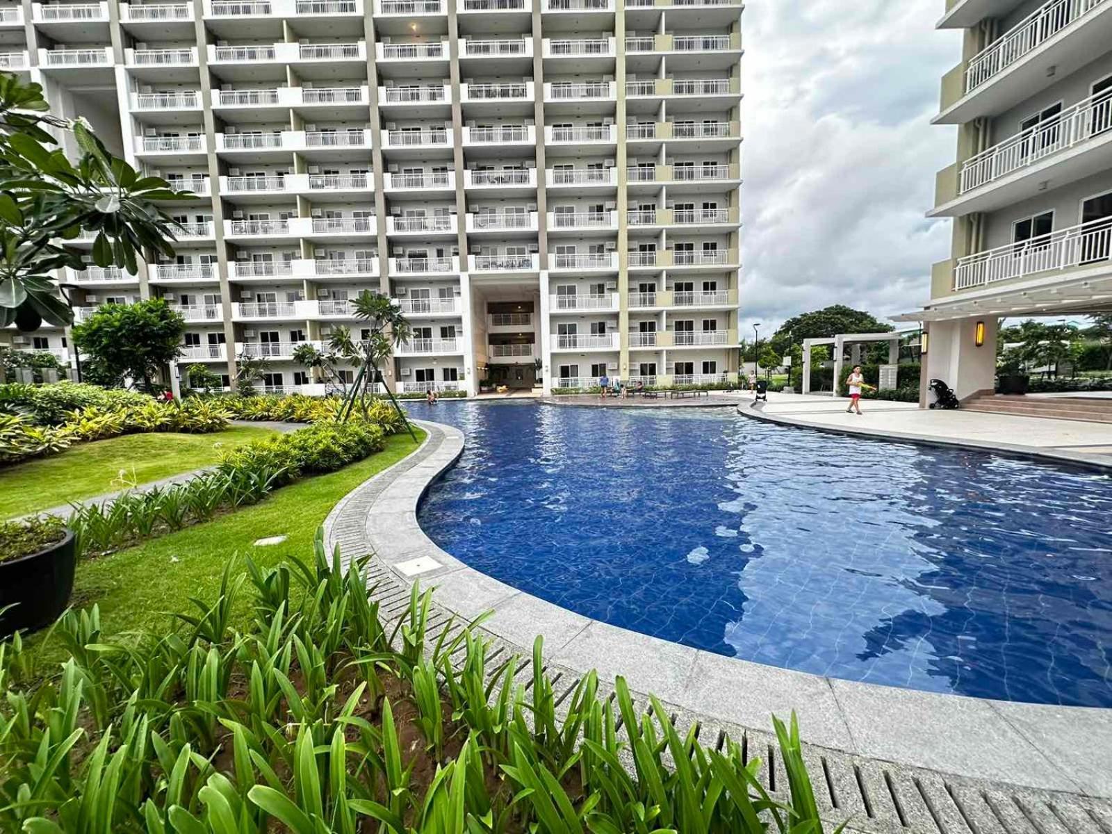 2 Bedroom Condo Unit Near Sm Bf & Naia At The Atherton By Dmci With 2 Balcony Paranaque City Екстериор снимка