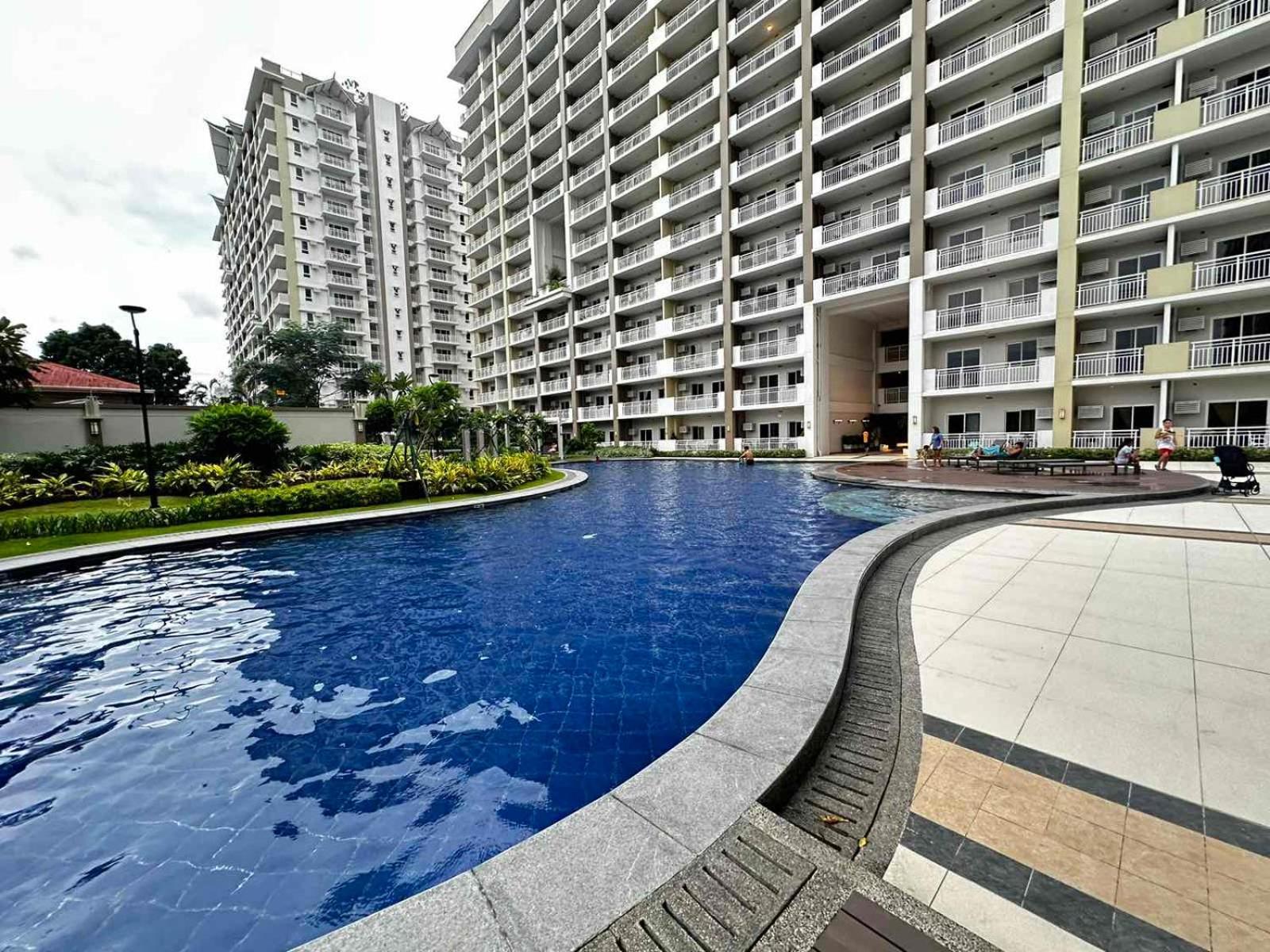 2 Bedroom Condo Unit Near Sm Bf & Naia At The Atherton By Dmci With 2 Balcony Paranaque City Екстериор снимка