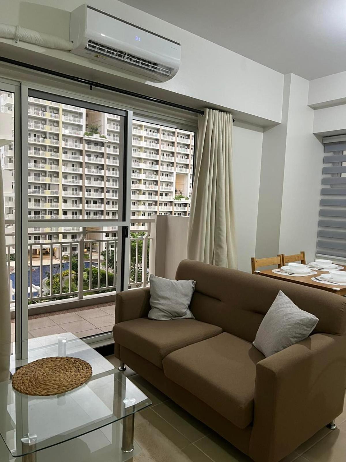 2 Bedroom Condo Unit Near Sm Bf & Naia At The Atherton By Dmci With 2 Balcony Paranaque City Екстериор снимка