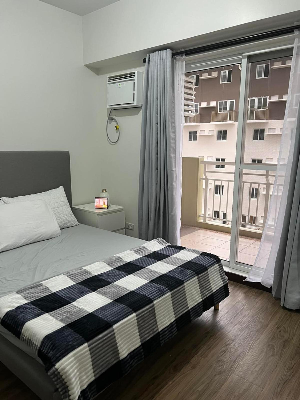 2 Bedroom Condo Unit Near Sm Bf & Naia At The Atherton By Dmci With 2 Balcony Paranaque City Екстериор снимка