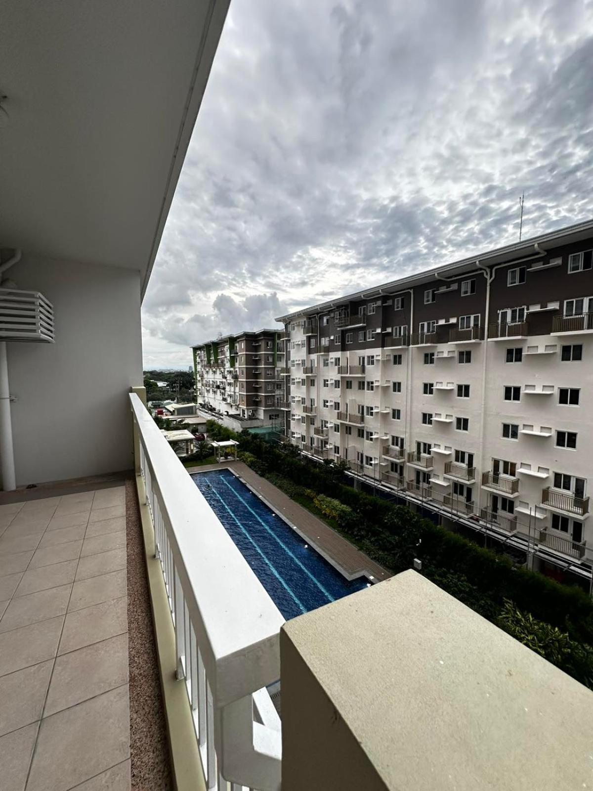 2 Bedroom Condo Unit Near Sm Bf & Naia At The Atherton By Dmci With 2 Balcony Paranaque City Екстериор снимка