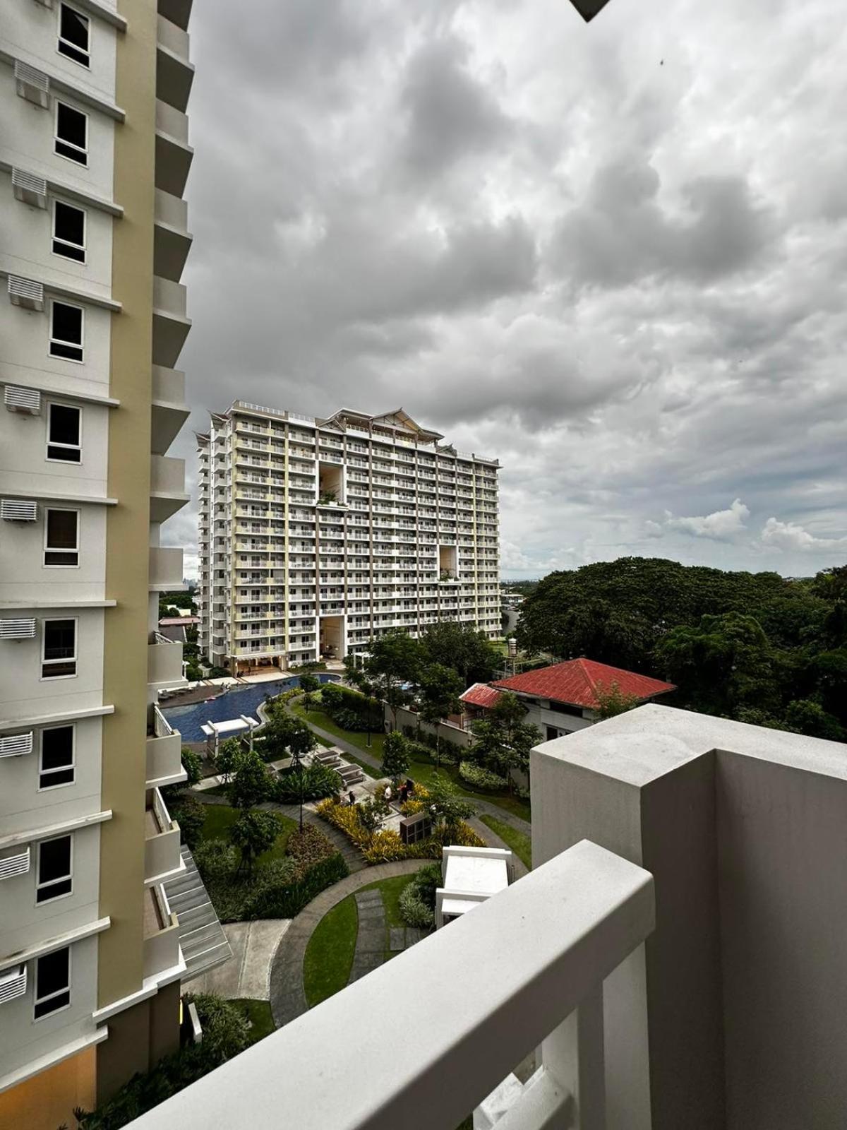 2 Bedroom Condo Unit Near Sm Bf & Naia At The Atherton By Dmci With 2 Balcony Paranaque City Екстериор снимка