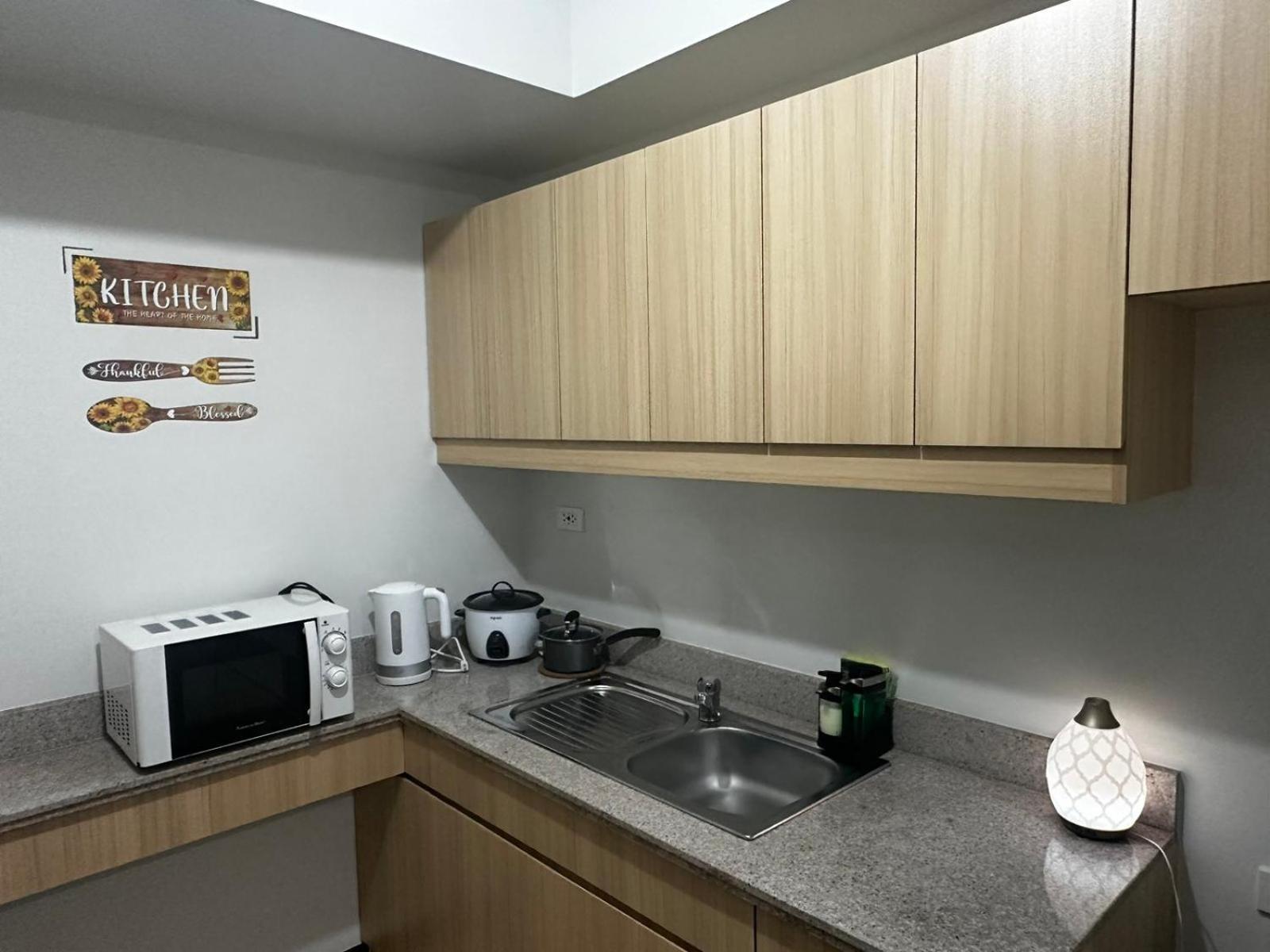2 Bedroom Condo Unit Near Sm Bf & Naia At The Atherton By Dmci With 2 Balcony Paranaque City Екстериор снимка