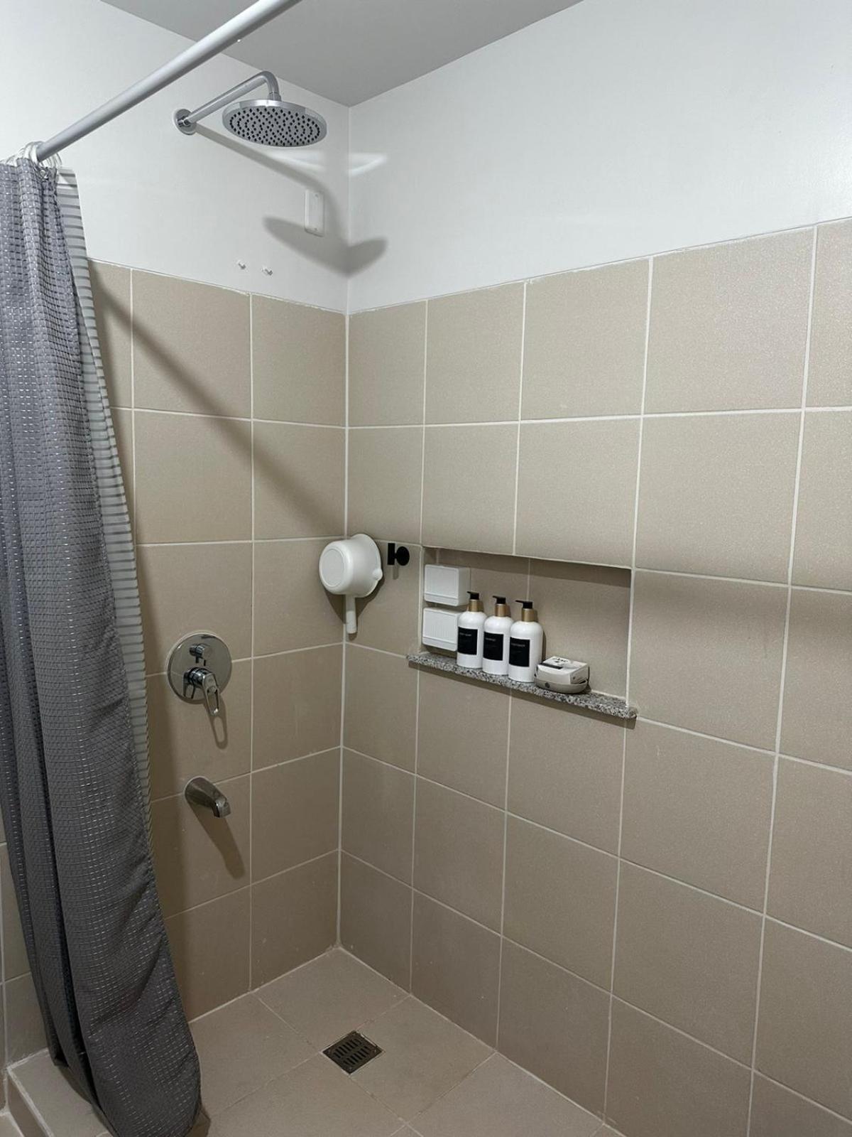 2 Bedroom Condo Unit Near Sm Bf & Naia At The Atherton By Dmci With 2 Balcony Paranaque City Екстериор снимка